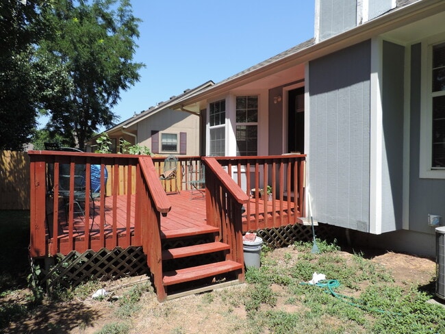Building Photo - 704 Brookside Dr
