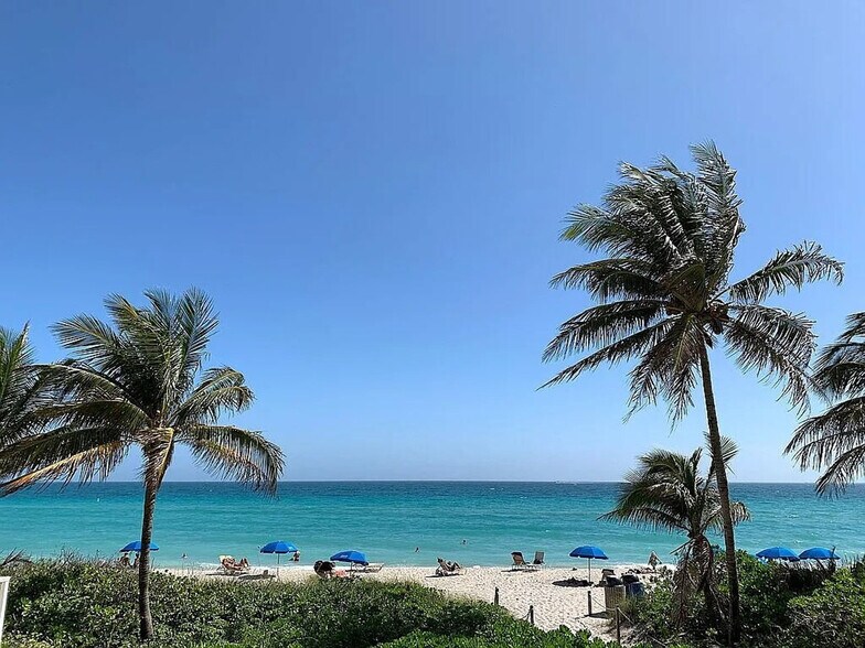 Building Photo - 3010 Collins Ave