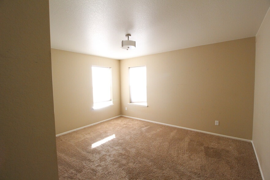 Building Photo - 1000 Stanley Ct