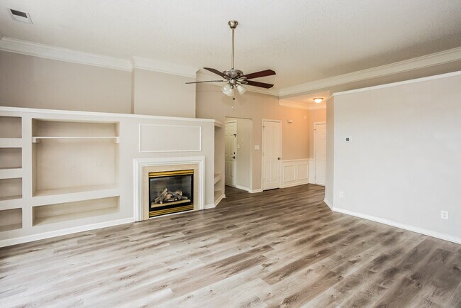 Building Photo - 11878 Meadhaven Dr