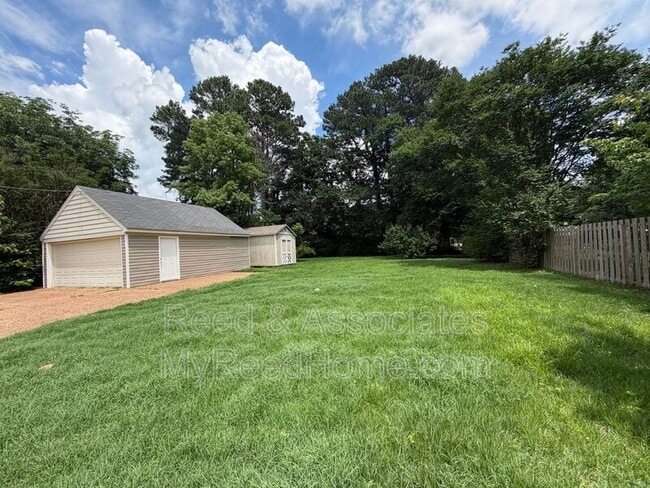 Building Photo - 2520 Moore Rd