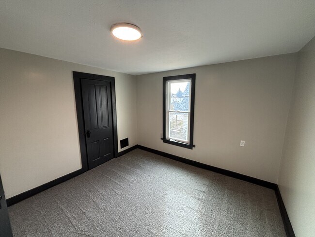 Building Photo - 621 Greenfield Ave SW