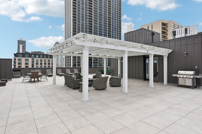 Building Photo - 159 W North Ave