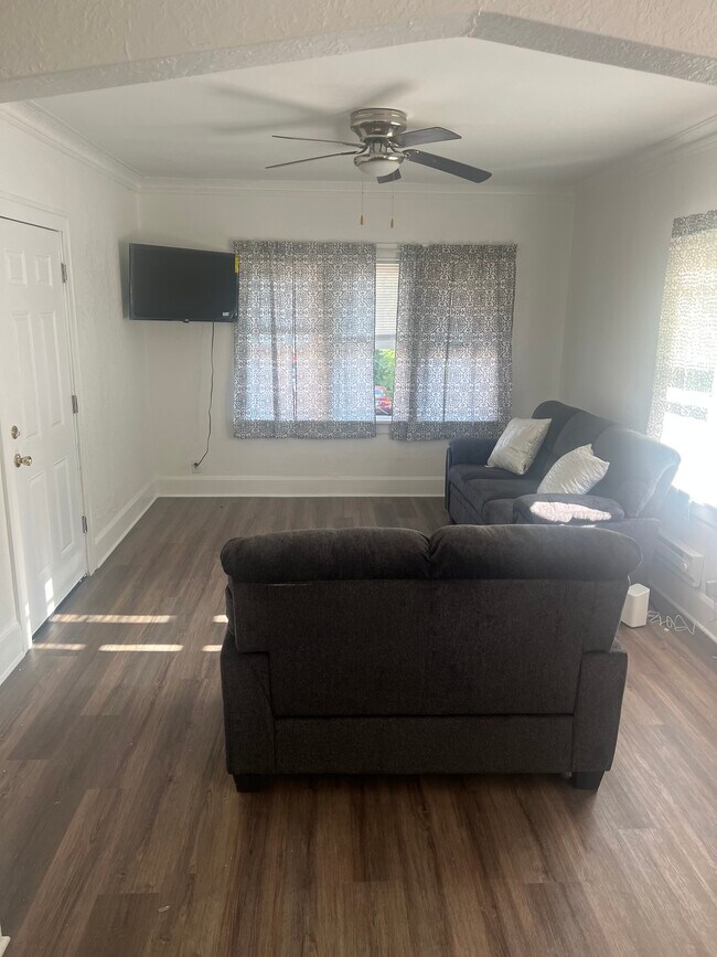 Building Photo - 1520 15th Ave