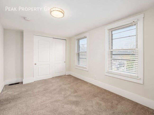 Building Photo - 506 S Lazelle St