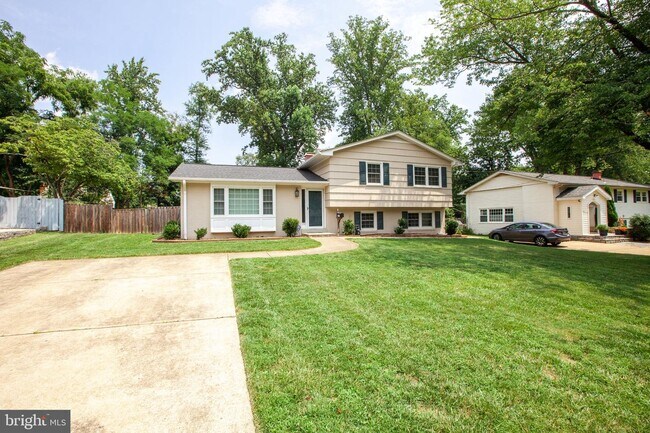 Building Photo - 2533 Hillsman St