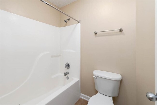 Building Photo - 220 Promise Ln