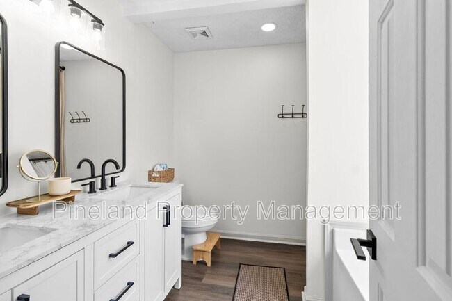 Building Photo - 133 Haywood Dr