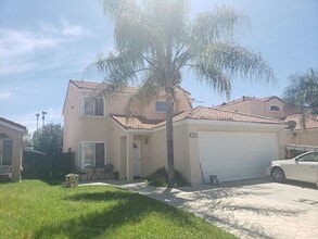 Building Photo - 3 bedroom, 2 bathroom home available!