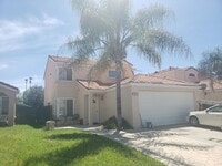 Building Photo - 3 bedroom, 2 bathroom home available!