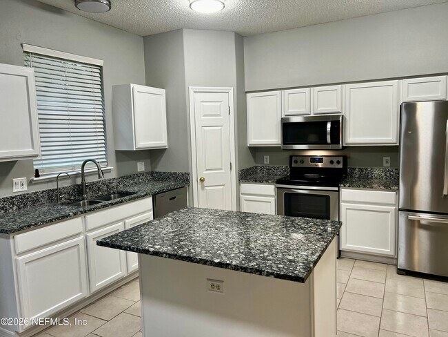 Building Photo - 10260 Woodley Creek Rd W