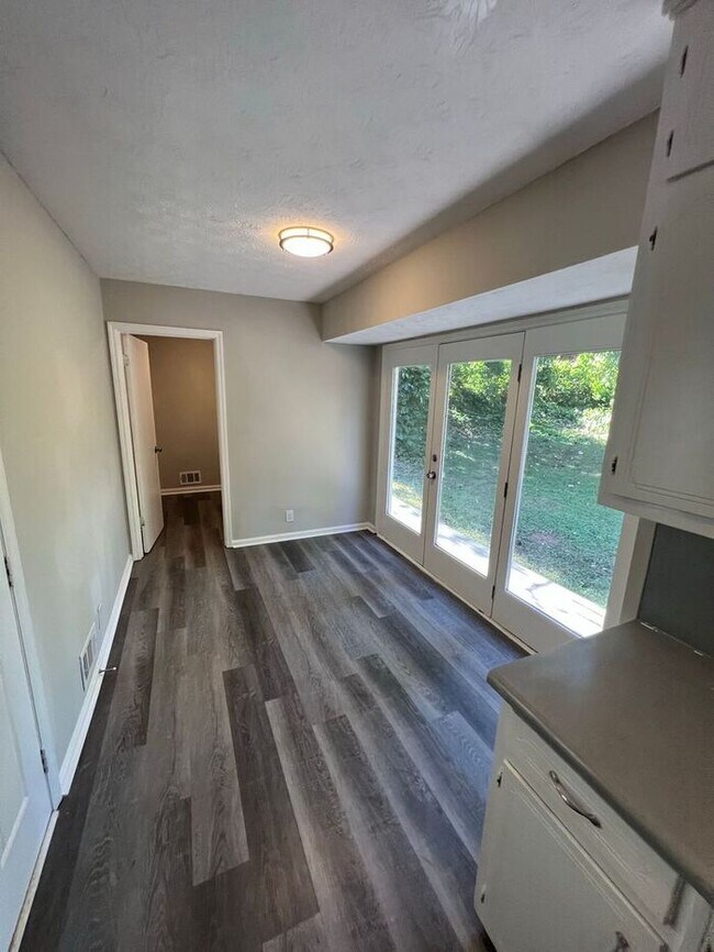 Building Photo - Beautiful cozy 3 bedroom ranch home!