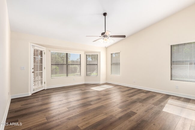 Building Photo - 1517 W Islandia Dr