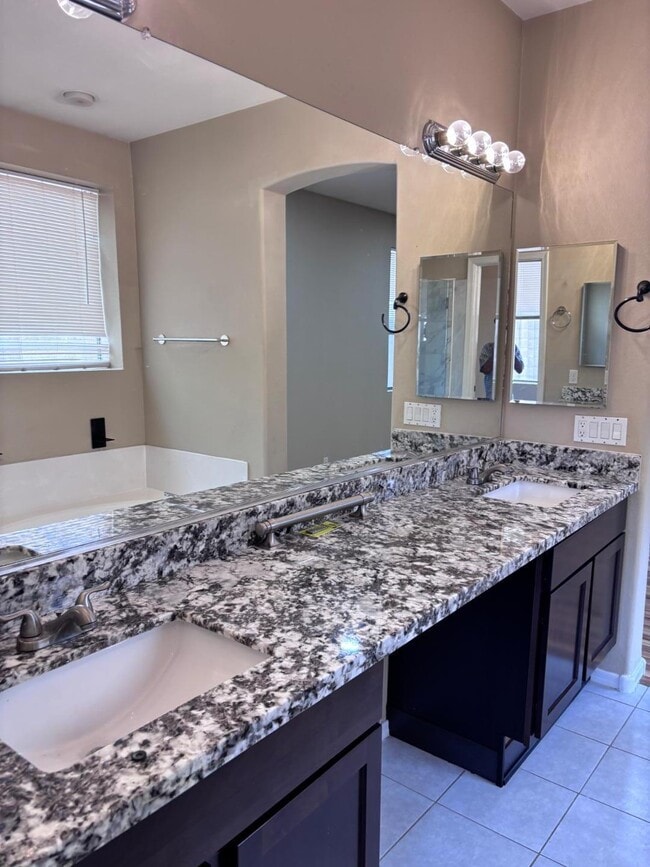 Building Photo - 2720 E Hulet Dr