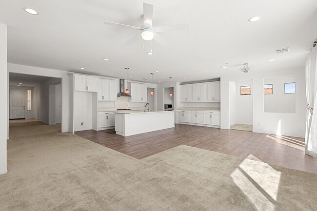 Building Photo - Stunning 4 bedroom 3 bath home in Summer Wind Trail Community