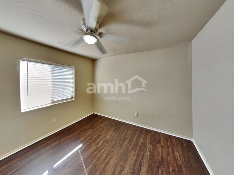 Building Photo - 15585 N Gil Balcome