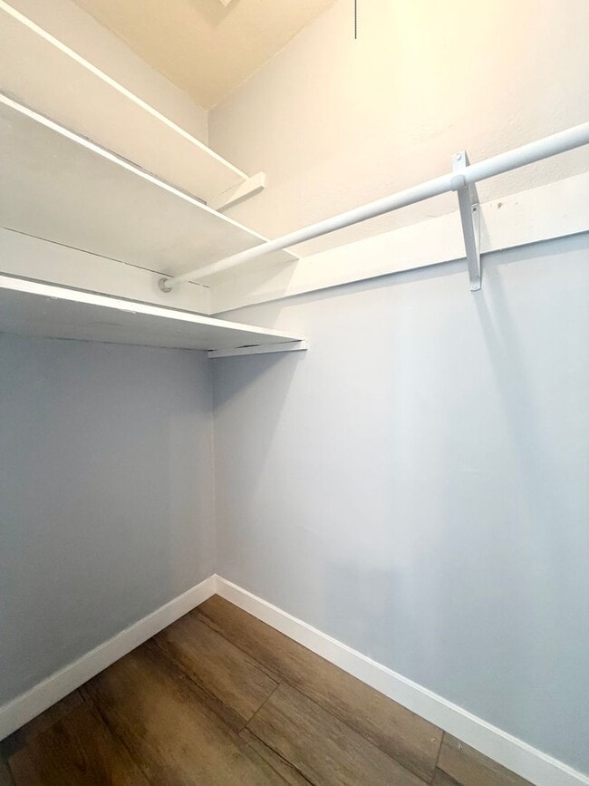 Building Photo - 2 bed 1 bath SFH near USC with gated parking