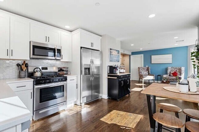 Building Photo - 22 Victor St