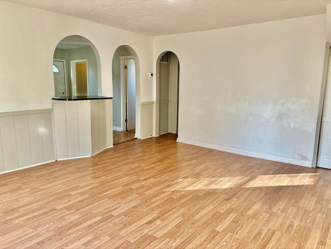 Building Photo - Updated 3BR/2BA House in Portland with bon...