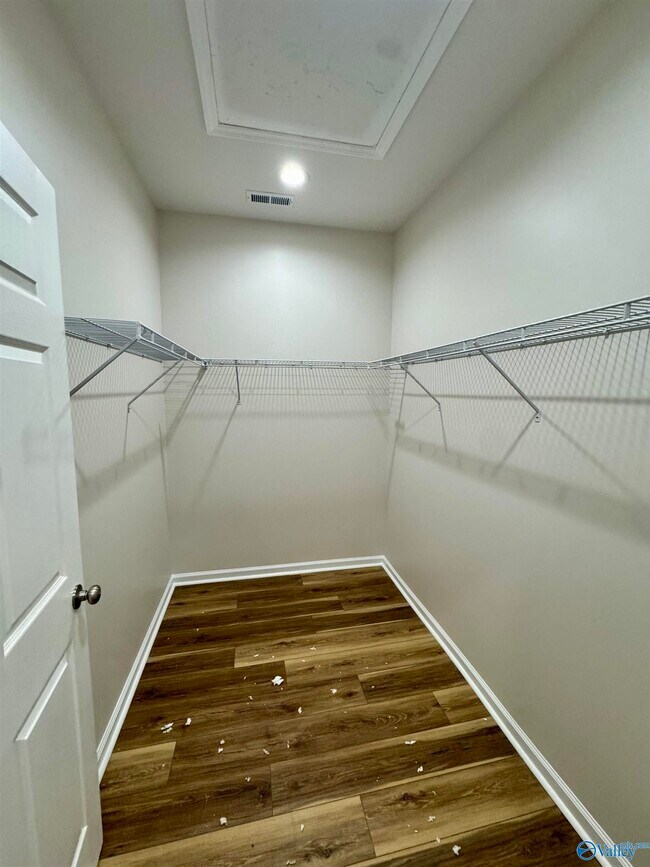 Building Photo - 16592 Jamilynn Dr