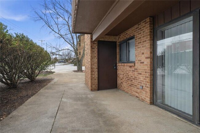 Building Photo - 1204 Dutilh Rd
