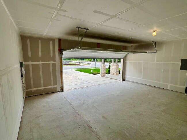 Building Photo - 101 Altamont St