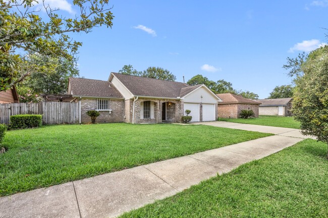 Building Photo - 2211 Turtle Creek Dr
