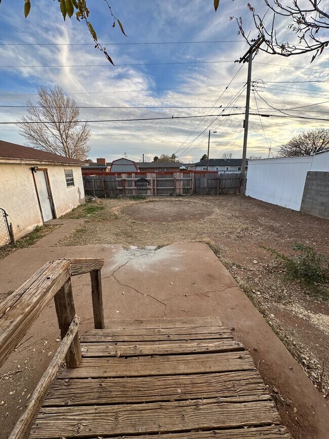 Building Photo - 3 Bed 2 Bath Home in Highland School School District!