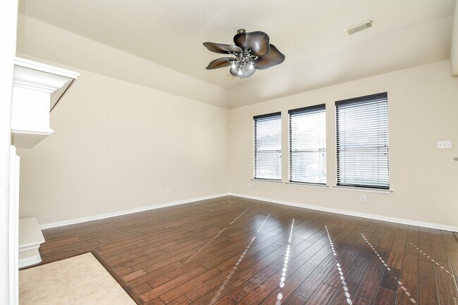 Building Photo - 9135 Edgeloch Dr