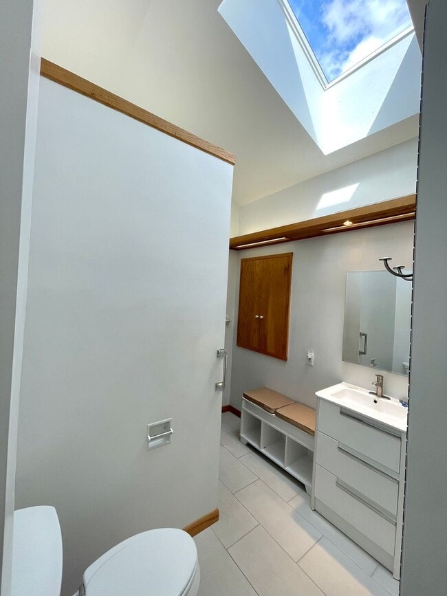 Building Photo - AVAILABLE AUGUST 18TH - Gorgeous 3 Bed 2 b...