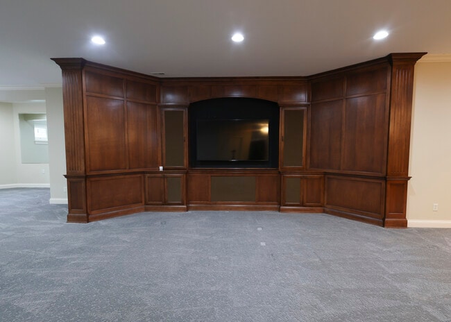 Building Photo - 9020 Whisperinghill Dr