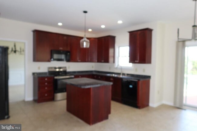 Building Photo - 1631 W Thistle Dr