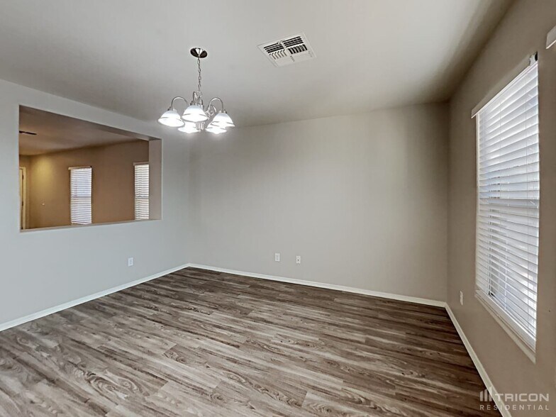 Building Photo - 40268 W Helen Ct