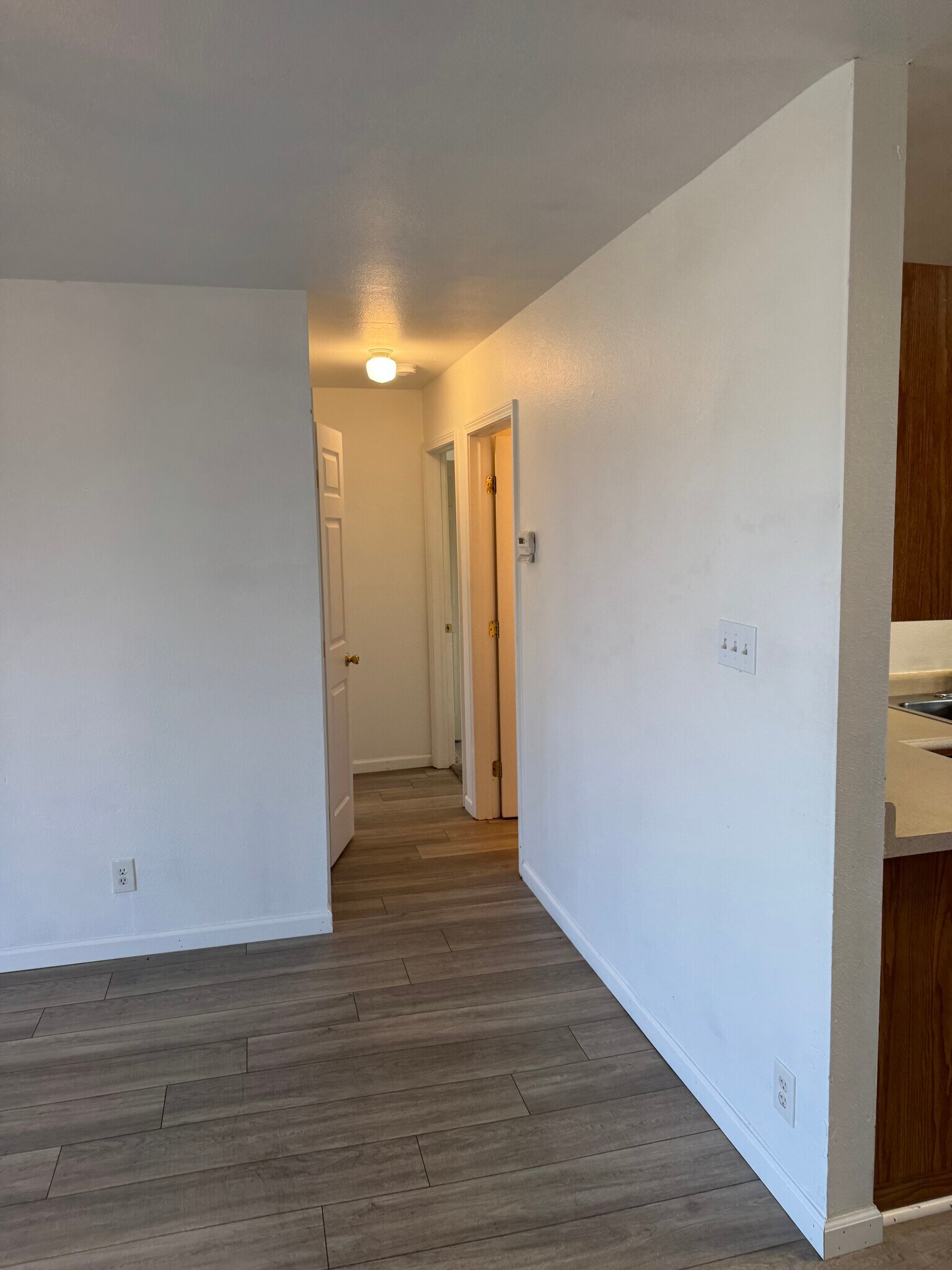 Building Photo - 1704 E 5th St