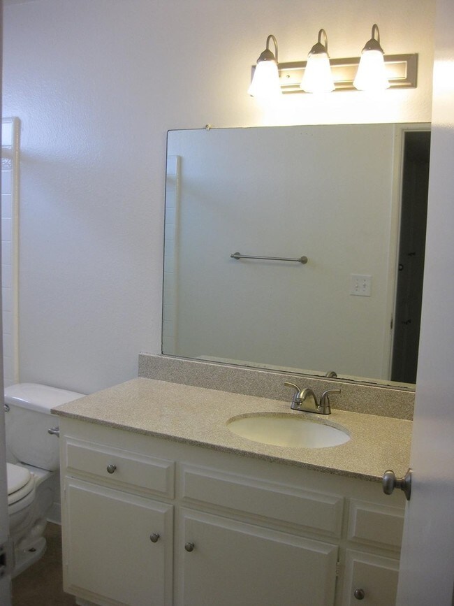 Bathroom - El Mirador 2 Apartments