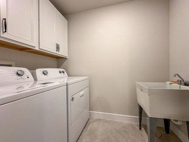 Building Photo - 4608 Gliding Wave St