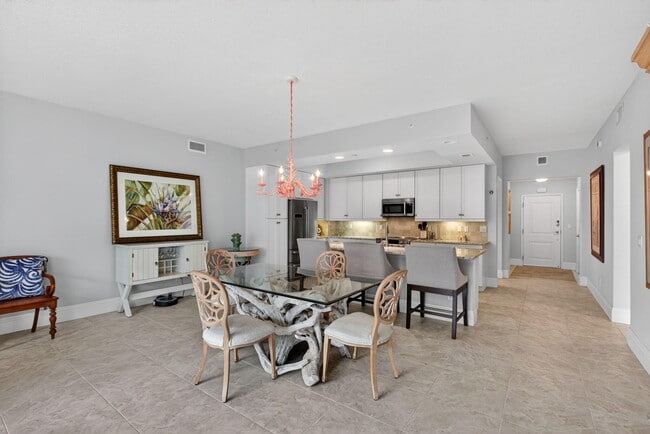 Building Photo - 834 Bay Colony Dr S