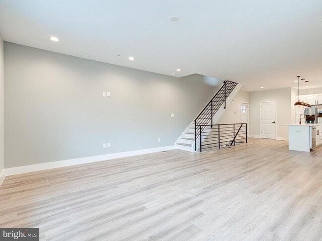 Building Photo - 630 Moyer St