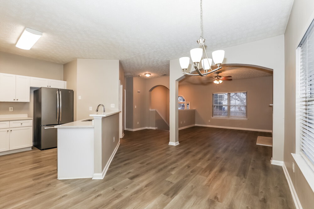 Building Photo - 7430 Royale Ln