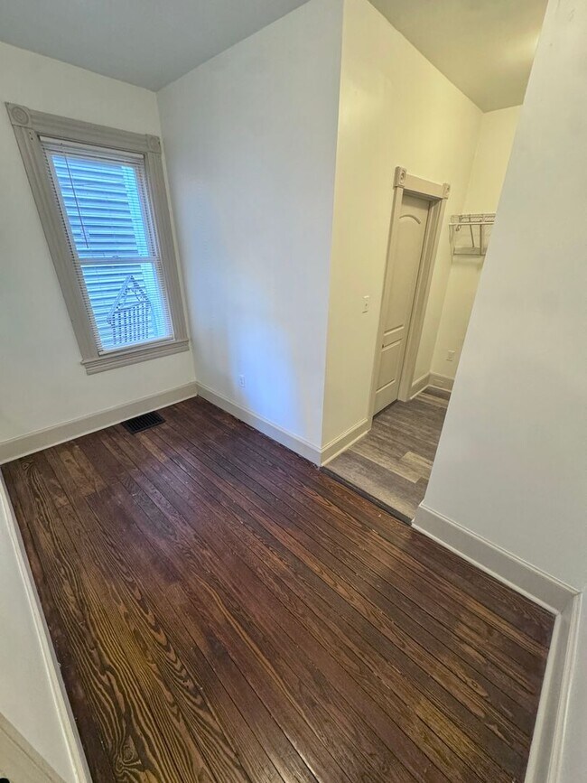 Building Photo - 1319 Northampton St