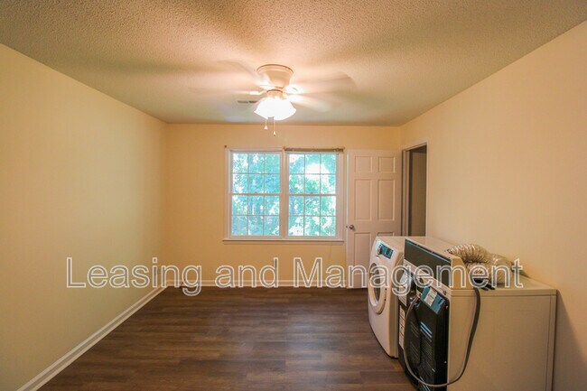 Building Photo - 910 Sea Gull Dr