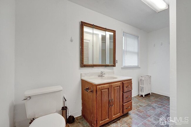 Building Photo - 23 Comstock St