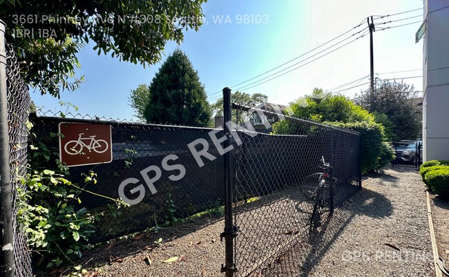 Building Photo - 3661 Phinney Ave N