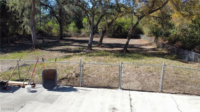 Building Photo - 2021 Wells Ave