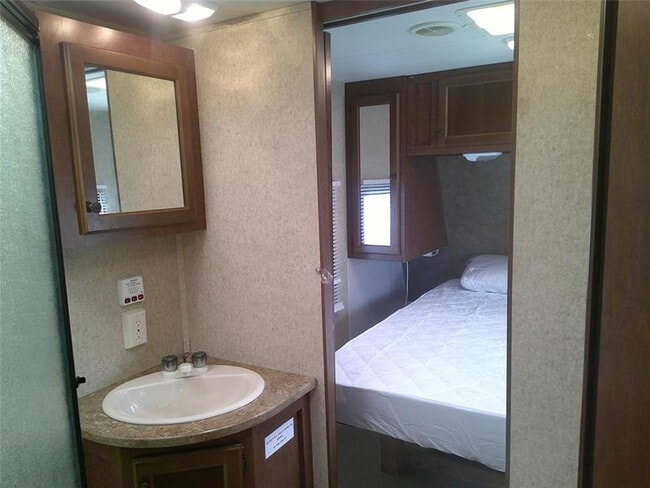 Building Photo - 19115 NE Miami Ct