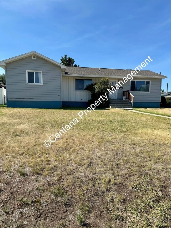 Building Photo - 2 Bedroom House on the Flats with a finish...