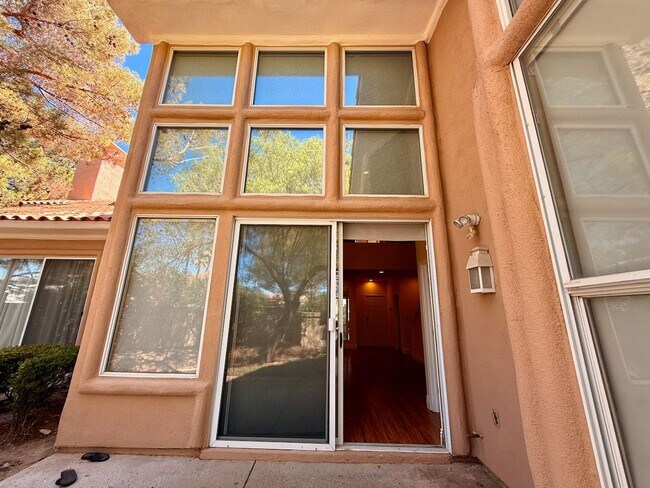 Building Photo - Gorgeous Spanish Trails 3BR House for lease!