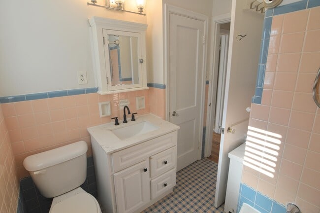 Building Photo - 27 Sunnymede Dr