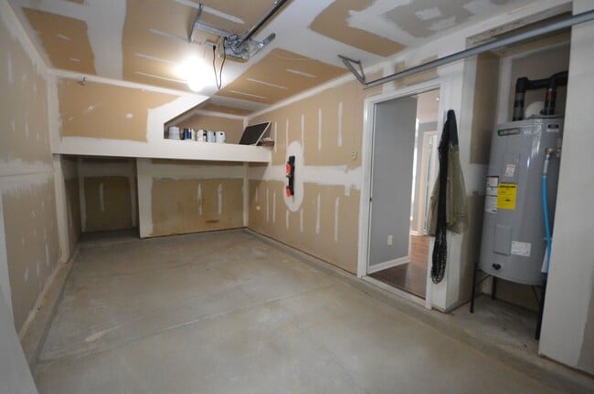 Building Photo - 224 Palmdale Ct