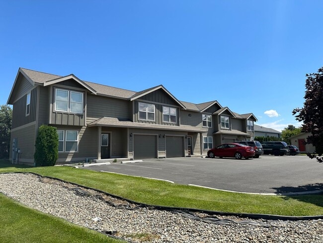 Building Photo - 2100 N Chestnut St